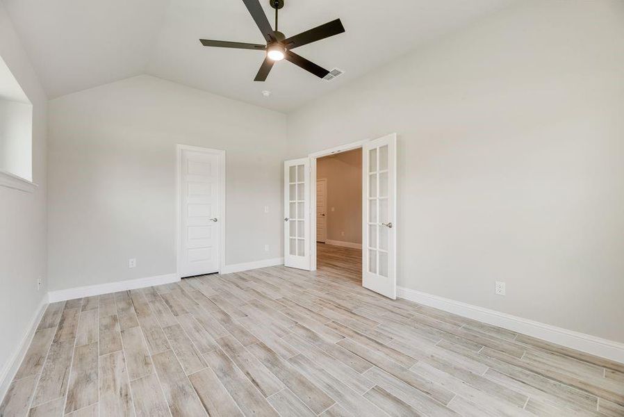 Spacious, unfurnished interior of a new home in , Collinsville (Image 12).