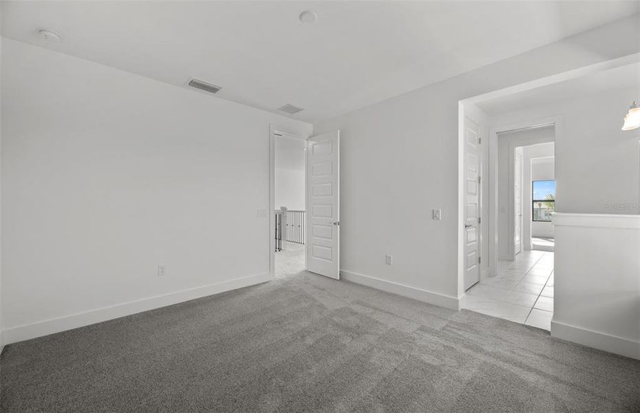 Spacious, unfurnished interior of a new home in , Bradenton (Image 15).