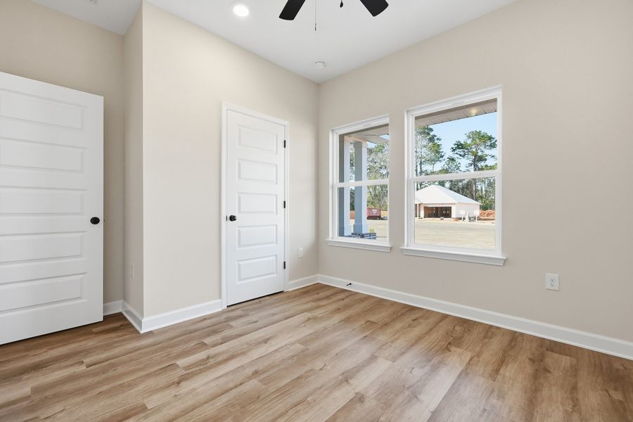 Spacious, unfurnished interior of a new home in Barton's Bend, Crestview (Image 17).
