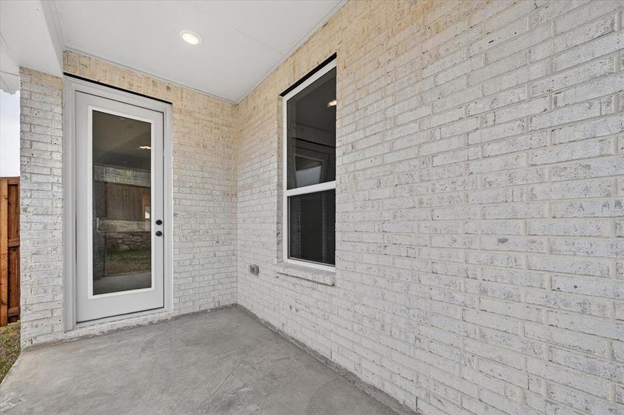 Exterior details and patio area of a home in Heritage Ranch, Sherman (Image 2).