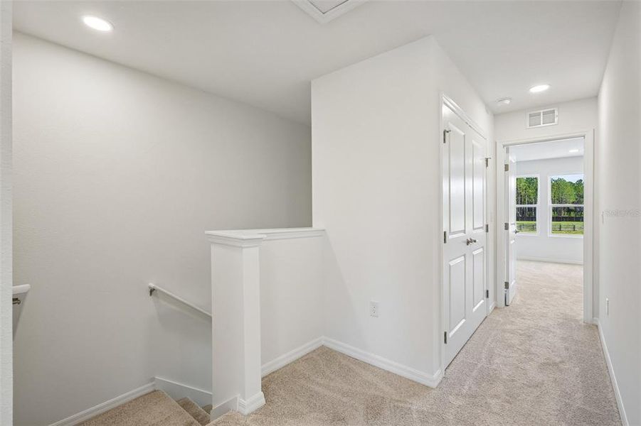 Spacious, unfurnished interior of a new home in Twin Oaks, Zephyrhills (Image 32).