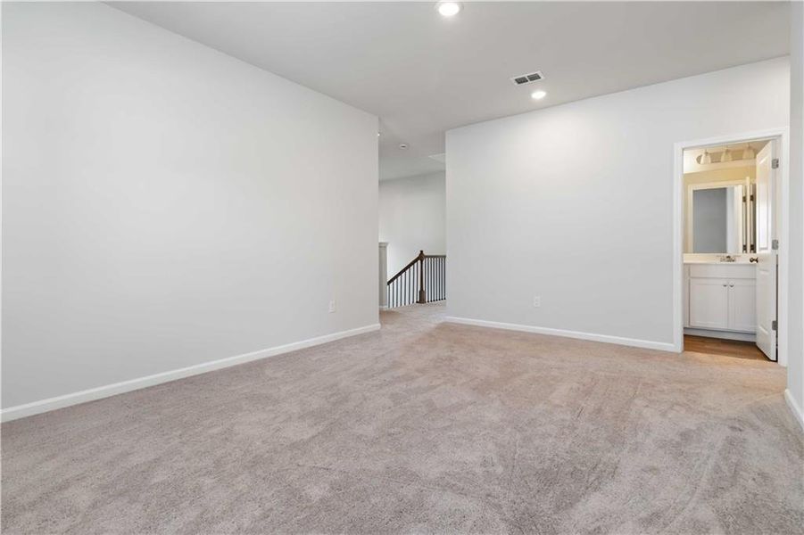 Spacious, unfurnished interior of a new home in , Atlanta (Image 47).