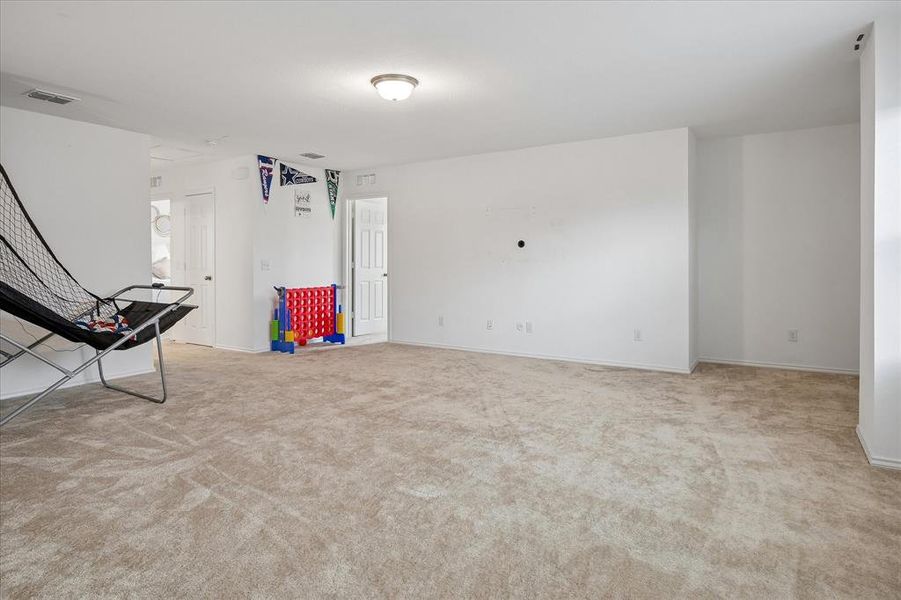 Spacious, unfurnished interior of a new home in Whitewing Trails, Princeton (Image 24).
