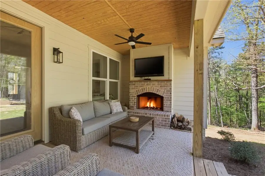 Exterior details and patio area of a home in , Demorest (Image 3).