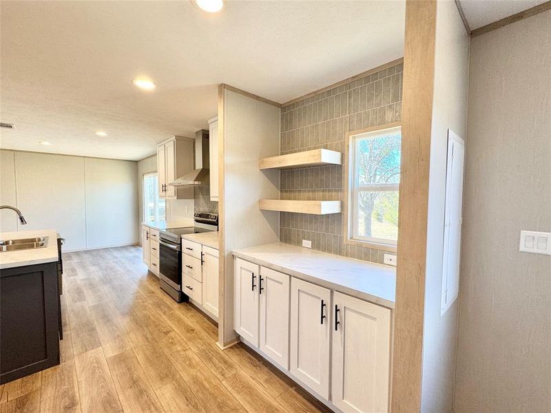 Furnished interior view inside a new home in , Nocona (Image 13).
