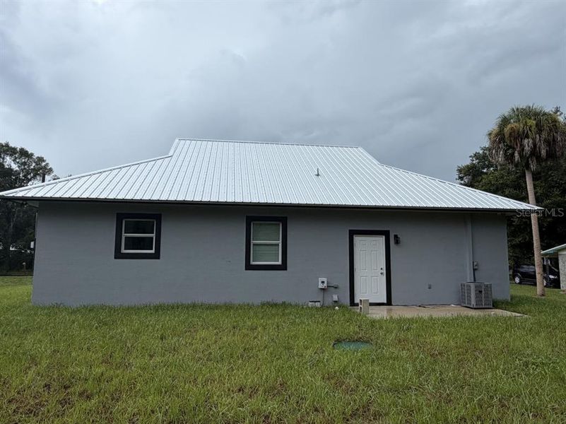 Exterior details and patio area of a home in , Okeechobee (Image 21).