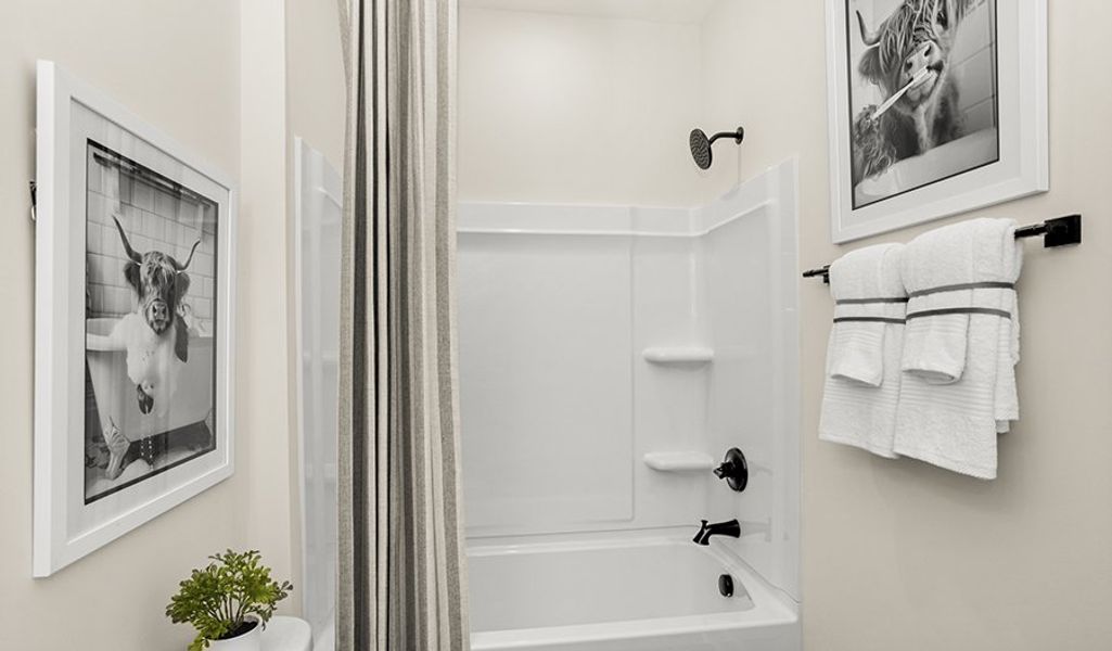 Kipling-EA94-TheTownsatLynwood Bathroom