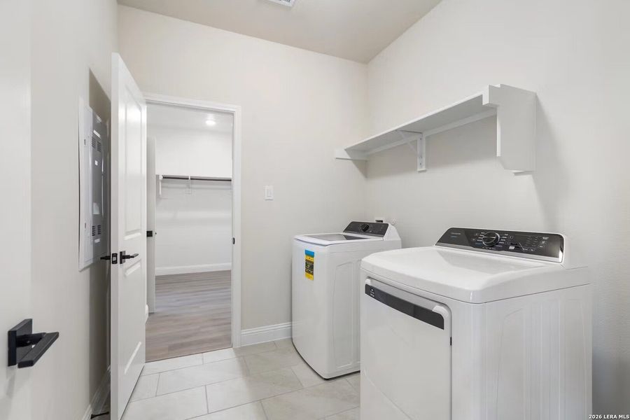 Furnished interior view inside a new home in Rayburn Valley, San Antonio (Image 6). Furnished interior view inside a new home in Rayburn Valley, San Antonio (Image 6).