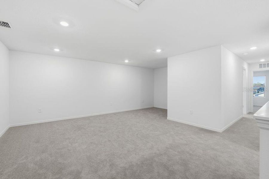Spacious, unfurnished interior of a new home in Palm Wind, Hudson (Image 25).