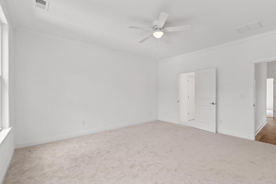 Spacious, unfurnished interior of a new home in , Summerville (Image 40).