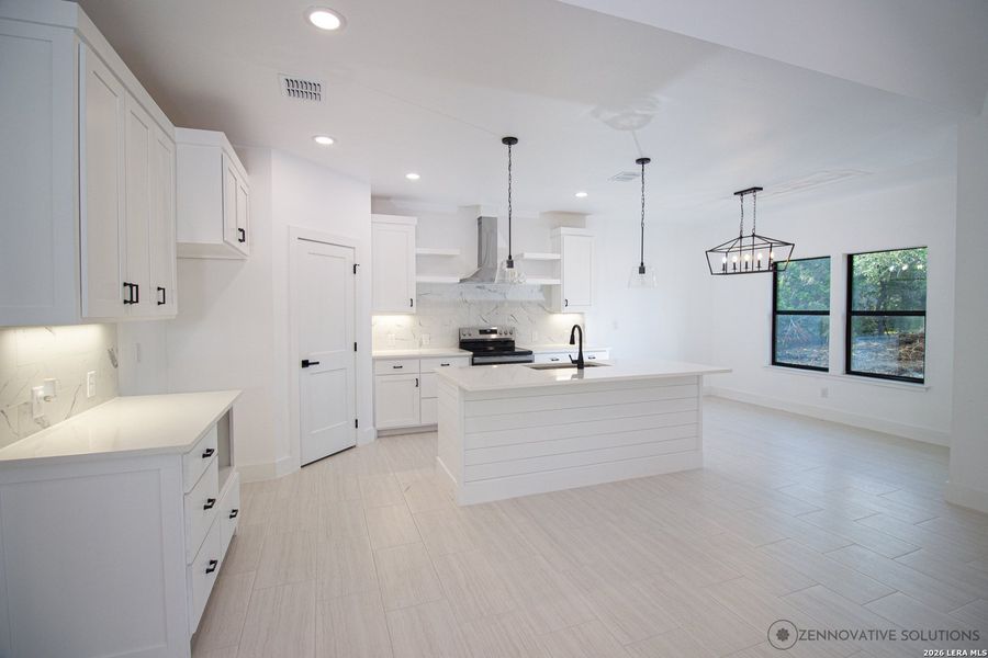 Furnished interior view inside a new home in , Canyon Lake (Image 12).