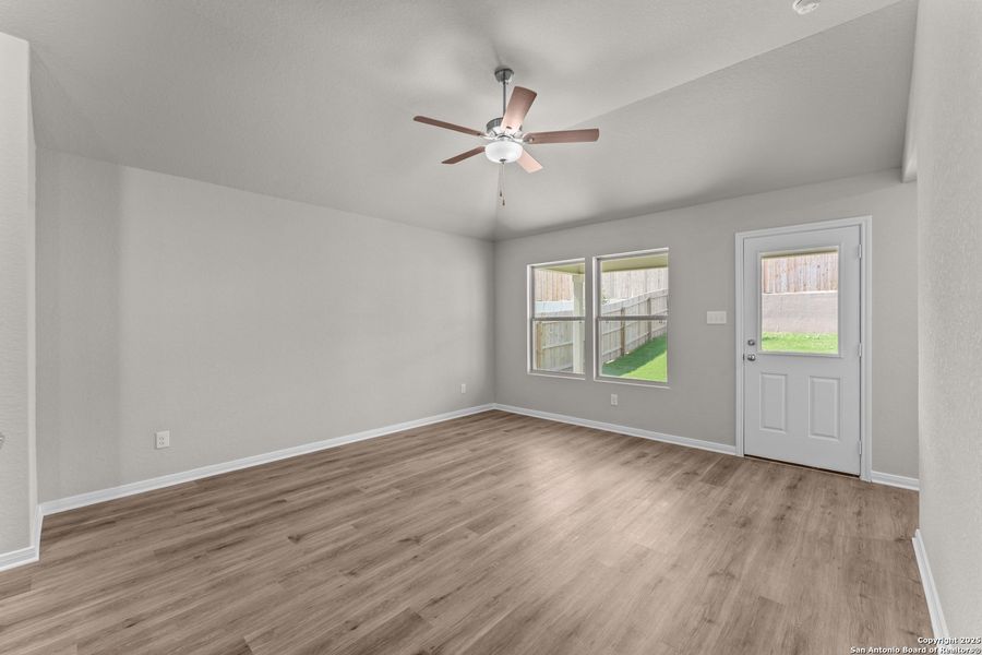 Spacious, unfurnished interior of a new home in Hunters Ranch, San Antonio (Image 19). Spacious, unfurnished interior of a new home in Hunters Ranch, San Antonio (Image 19).