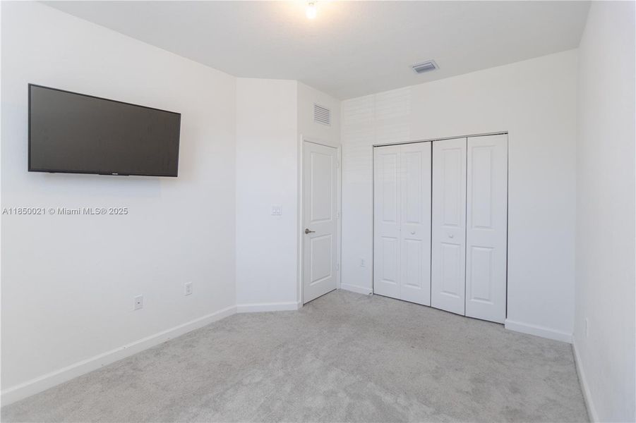 Spacious, unfurnished interior of a new home in , Miami (Image 18).