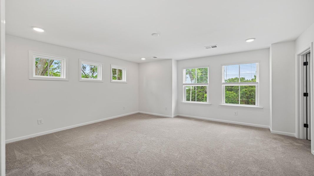 Spacious, unfurnished interior of a new home in Park Circle Single Family Homes, North Charleston (Image 9).