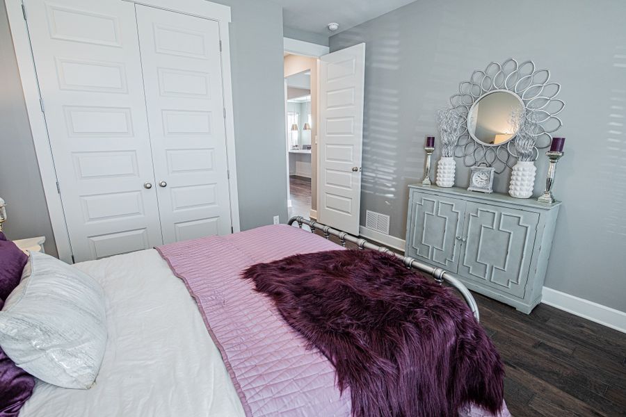 Representative furnished interior of a home built from the Worthington by Grant & Co in White Oak, Arlington (Image 8).
