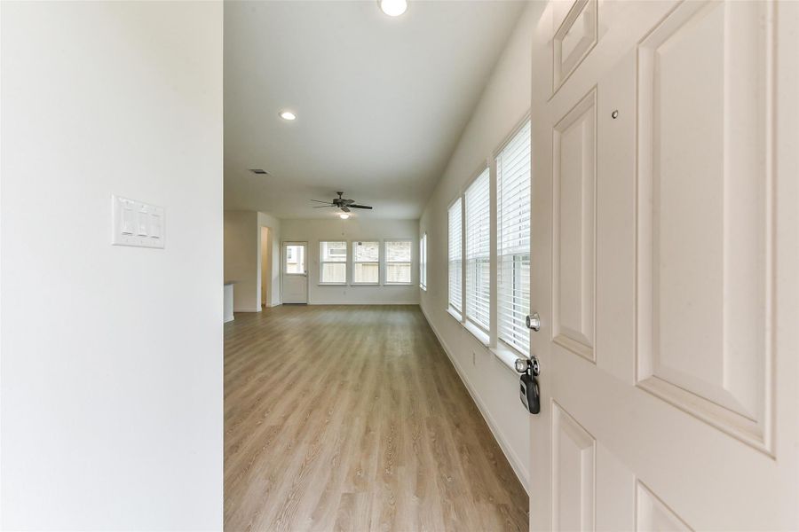 Spacious, unfurnished interior of a new home in King Oaks Village, Baytown (Image 18).