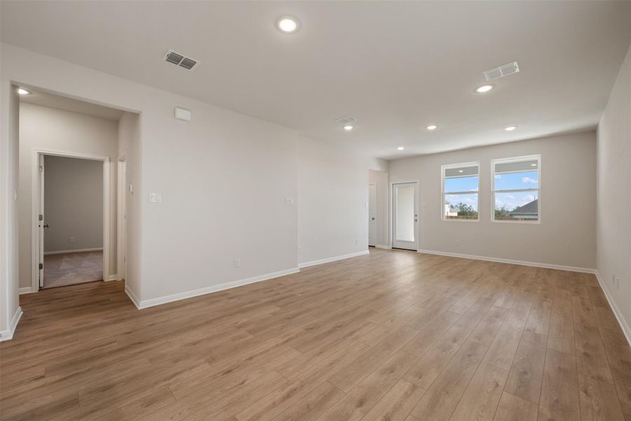 Spacious, unfurnished interior of a new home in Patterson Ranch, Georgetown (Image 38). Spacious, unfurnished interior of a new home in Patterson Ranch, Georgetown (Image 38).