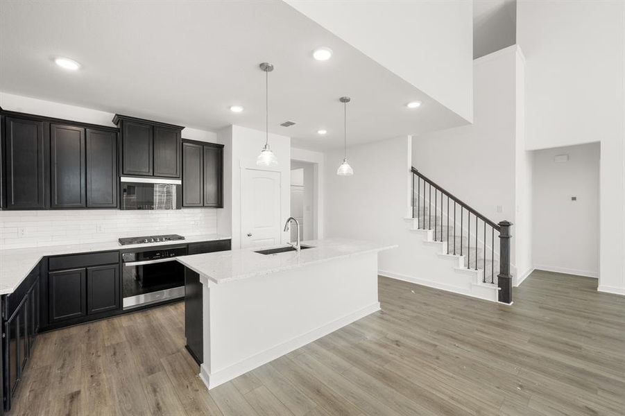 15_6937 Freight Train- Kitchen-3