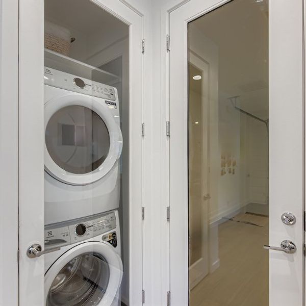 4083 Revoluton NG Laundry F1 Base2