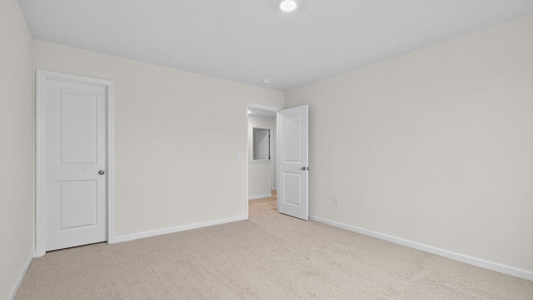 Spacious, unfurnished interior of a new home in Galvins Ridge, Sanford (Image 26).