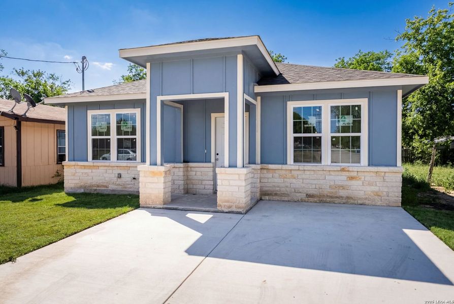 Front exterior of a new home in , Seguin, TX, highlighting curb appeal (Image 21). Front exterior of a new home in , Seguin, TX, highlighting curb appeal (Image 21).