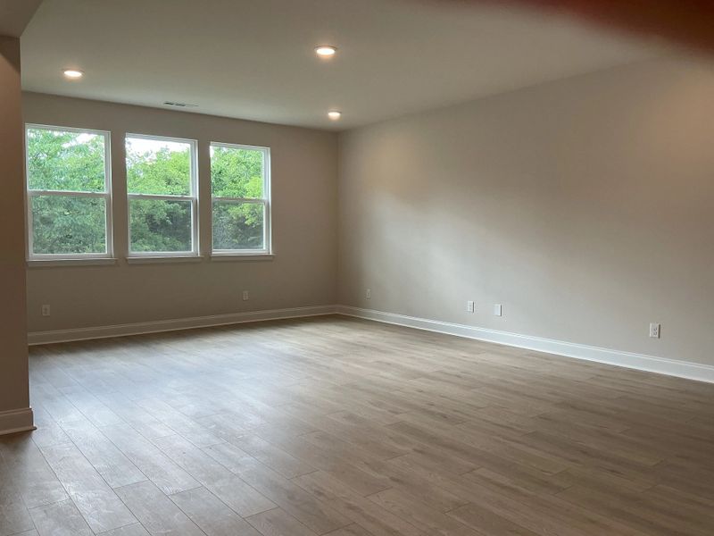 Spacious, unfurnished interior of a new home in Willow Landing, Mount Juliet (Image 9).