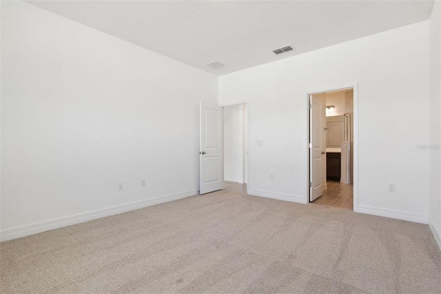 Spacious, unfurnished interior of a new home in Prairie Oaks, St. Cloud (Image 17).