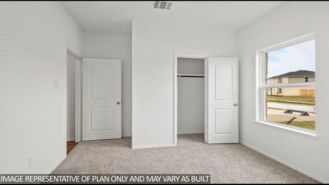 Spacious, unfurnished interior of a new home in Silverthorne, Conroe (Image 11). Spacious, unfurnished interior of a new home in Silverthorne, Conroe (Image 11).