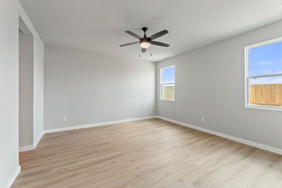 Spacious, unfurnished interior of a new home in Veranda Signature, San Antonio (Image 19).