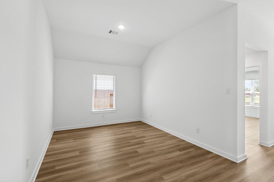 Spacious, unfurnished interior of a new home in Summerview, Fulshear (Image 8). Spacious, unfurnished interior of a new home in Summerview, Fulshear (Image 8).