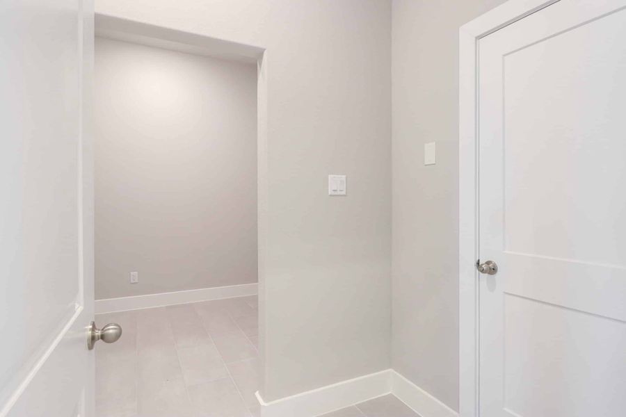 Representative unfurnished interior of a home built from the The Teton by Lillian Custom Homes in Polo Ridge, Heath (Image 24).