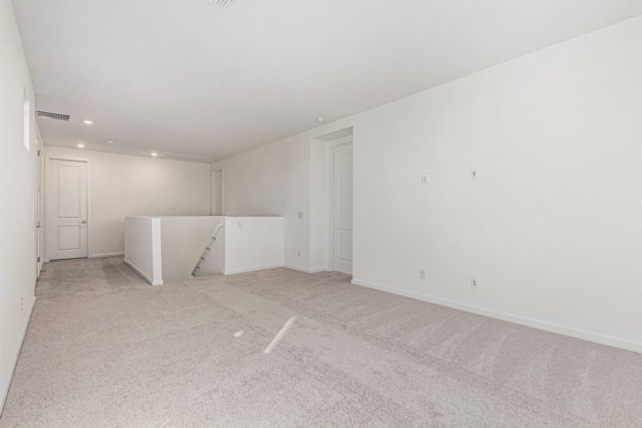 Spacious, unfurnished interior of a new home in Teravalis, Buckeye (Image 9).