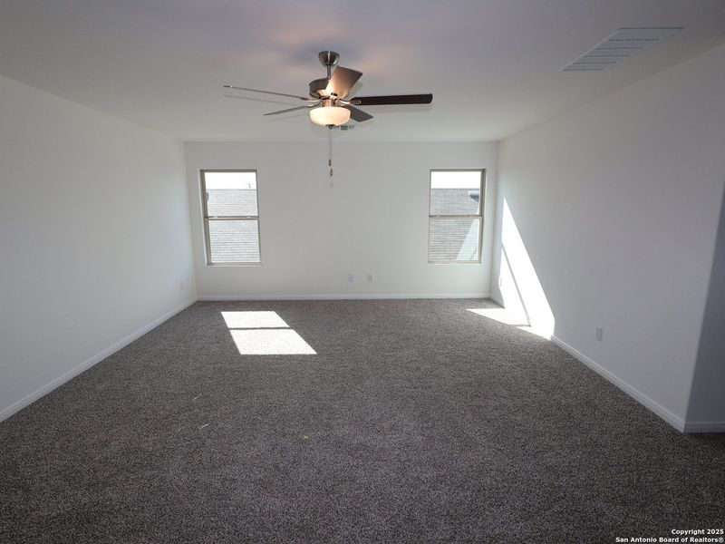 Spacious, unfurnished interior of a new home in Agave, San Antonio (Image 32).