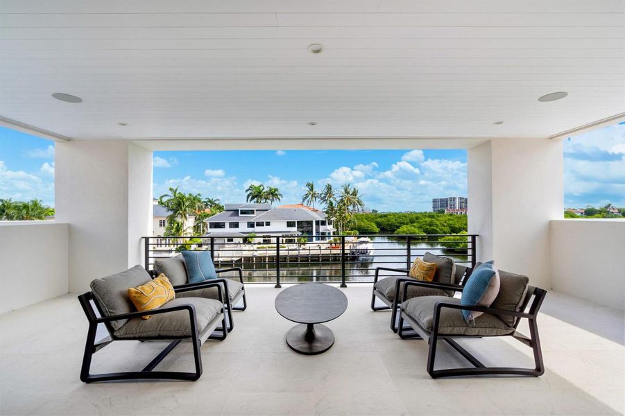 mls_BALCONY_2_STRAIGHT mls_BALCONY_2_STRAIGHT