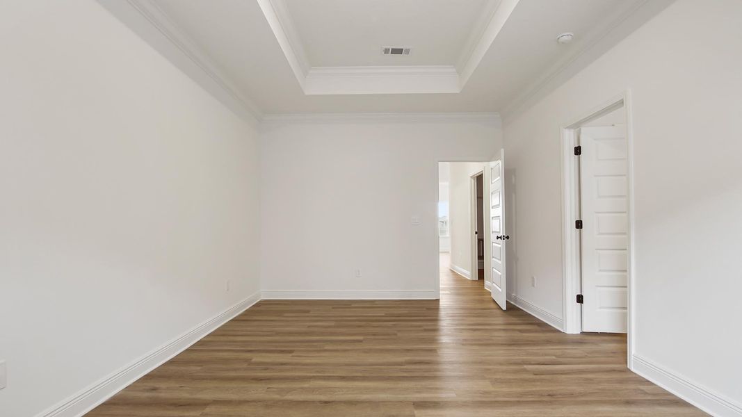 Spacious, unfurnished interior of a new home in Owl's Head Farms, Freeport (Image 30).