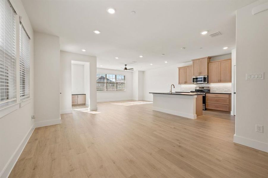 This fantastic open concept floor plan offers a classically designed home that provides the 'WOW' factor you have been searching for! This fantastic open concept floor plan offers a classically designed home that provides the 'WOW' factor you have been searching for!