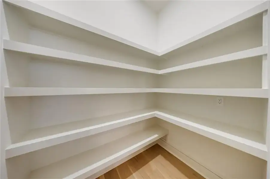 Spacious, unfurnished interior of a new home in , Sandy Springs (Image 73).