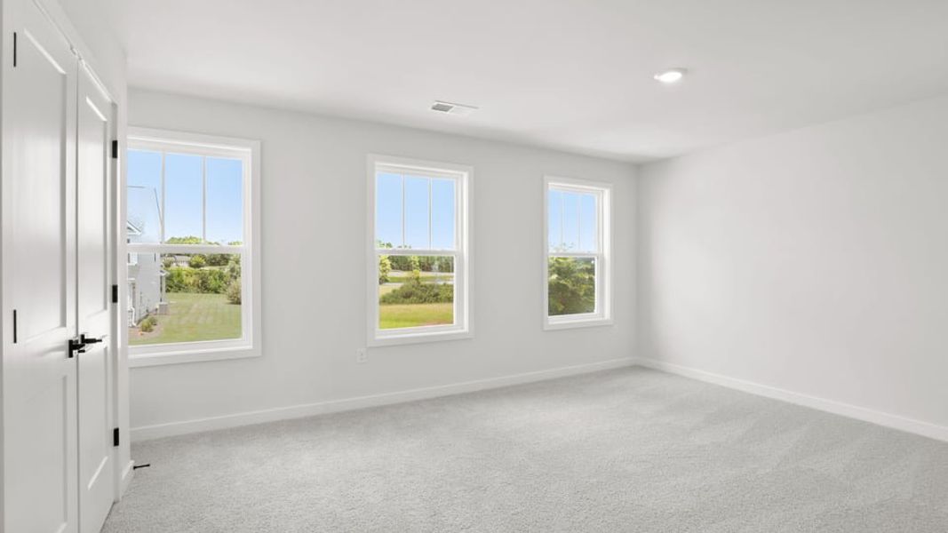Spacious, unfurnished interior of a new home in Harrison Valley, Simpsonville (Image 30).