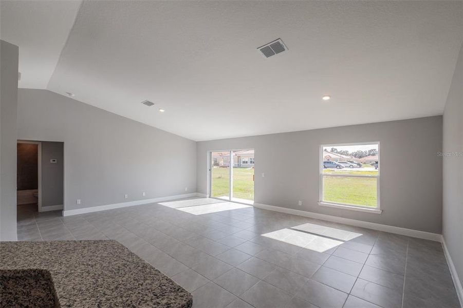 Spacious, unfurnished interior of a new home in , Kissimmee (Image 17).