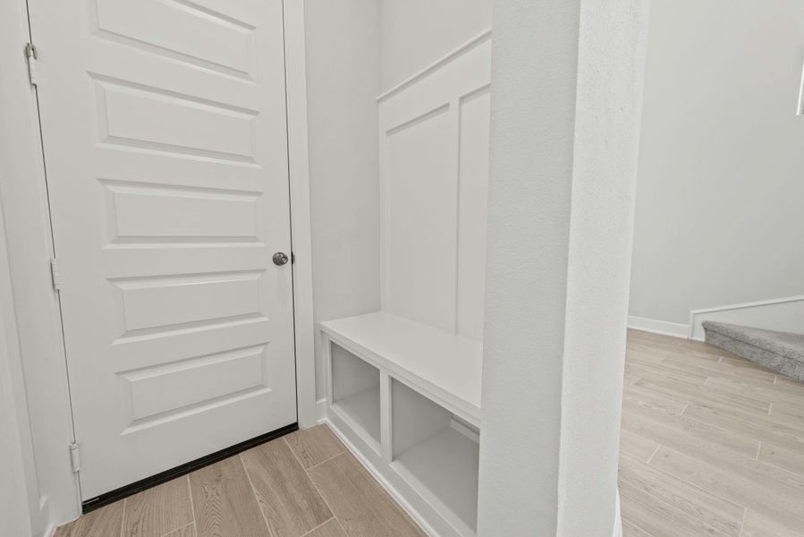 Representative image. Features, selections and colors may vary.