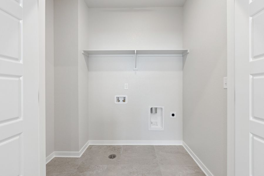 Spacious, unfurnished interior of a new home in Baseline Peaks Collection, Broomfield (Image 15).