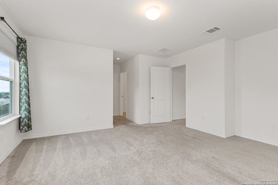 Spacious, unfurnished interior of a new home in Cove at Westover Hills, San Antonio (Image 17).