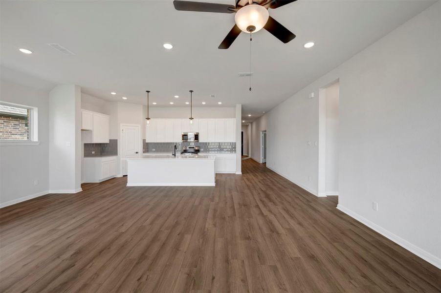 Spacious, unfurnished interior of a new home in Beacon Point at Lago Mar 50’ Homesites, Texas City (Image 28).