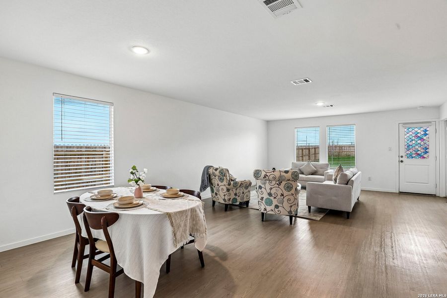 Furnished interior view inside a new home in , Seguin (Image 12).