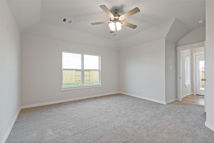 Spacious, unfurnished interior of a new home in Sunterra, Katy (Image 15).