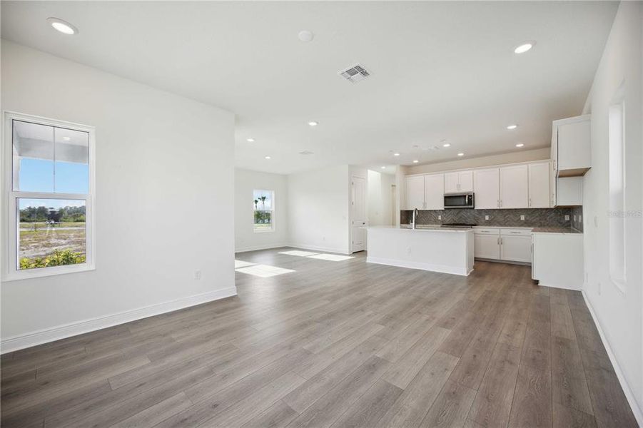 Spacious, unfurnished interior of a new home in Bungalow Walk at Lakewood Ranch, Lakewood Ranch (Image 10).