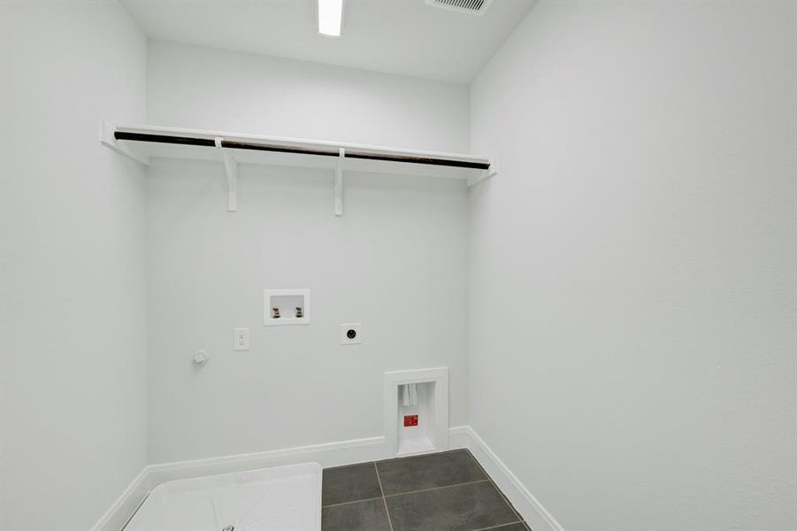 Spacious, unfurnished interior of a new home in Painted Tree Woodland West – Cottages, McKinney (Image 37).