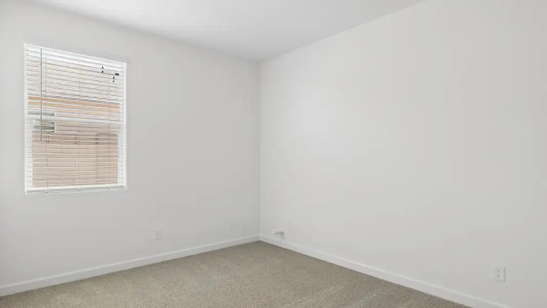 Spacious, unfurnished interior of a new home in Quail Ranch, San Tan Valley (Image 24).