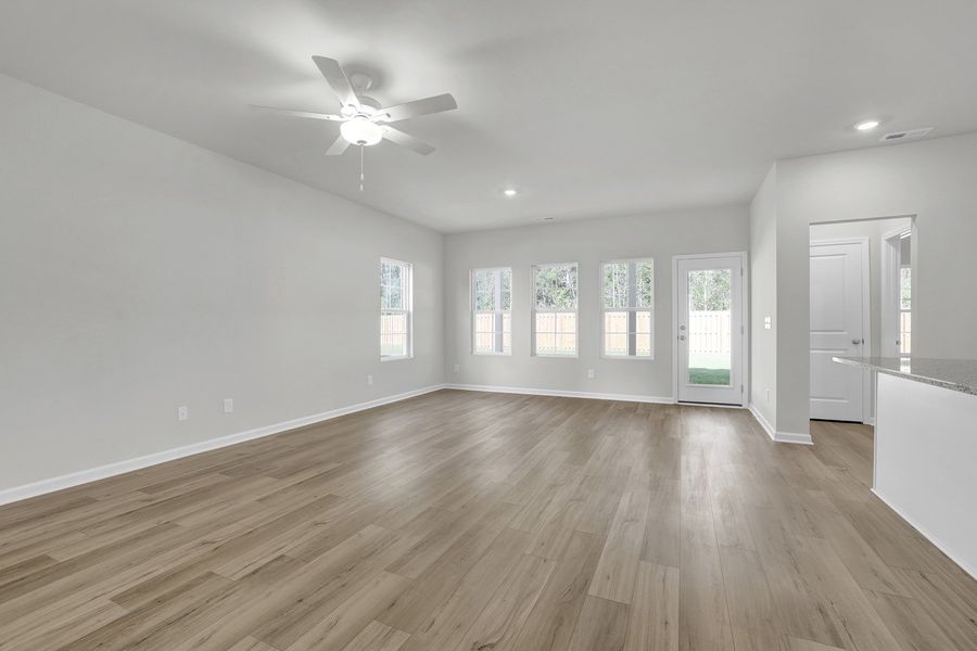 Spacious, unfurnished interior of a new home in River Tide Farms, Bolivia (Image 12).
