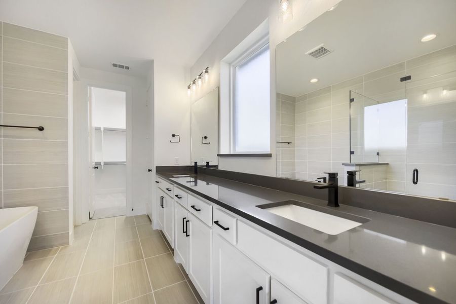 1266 Cedarwood - Primary Bathroom
